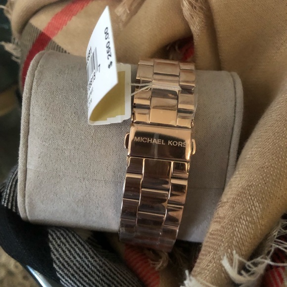 HP🎉 Rosegold Mk Watch - Picture 5 of 5